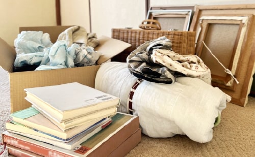 お部屋に残された大量の遺品もクオーレ青森が仕分けて回収します