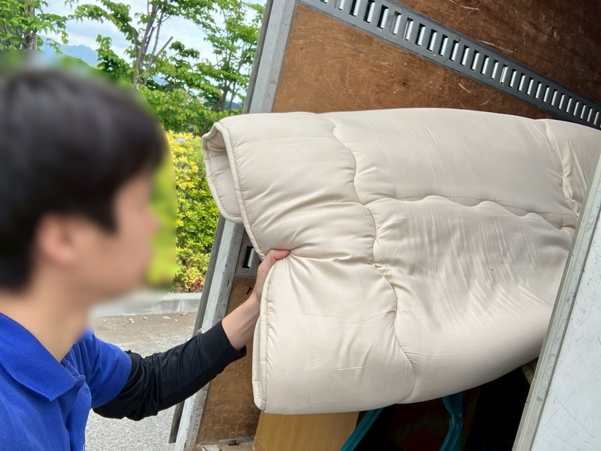 「1Kのマンションからマットレスを回収しました」作業写真