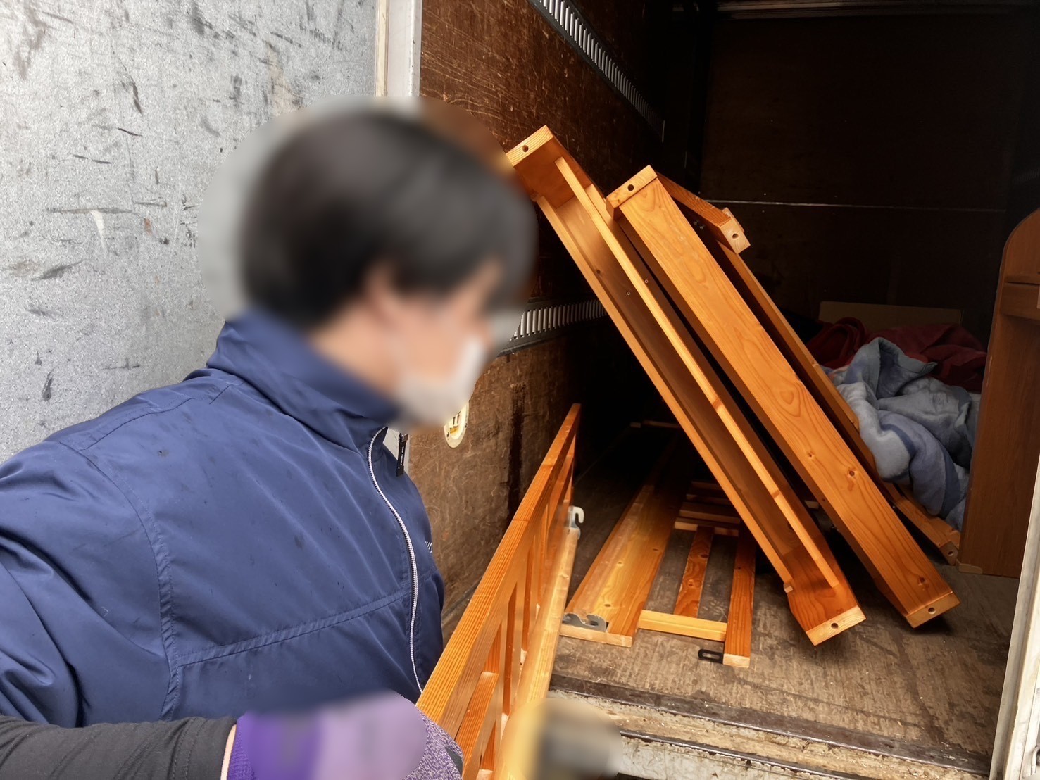 「2DKのマンションのお部屋から木材をお引き取りしました」作業写真