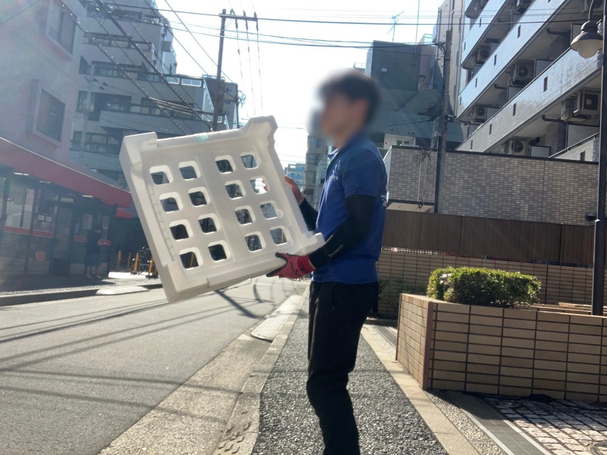 「発泡スチロールや段ボール、紙袋などをまとめて回収しました」作業写真